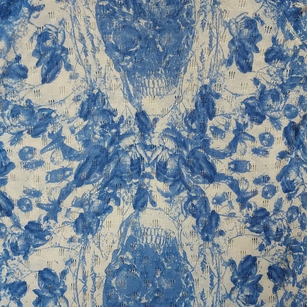 Urban Outfitters Kimchi Blue Ivory & Blue Skull Illusion Floral Sweater Size M - Picture 6 of 9